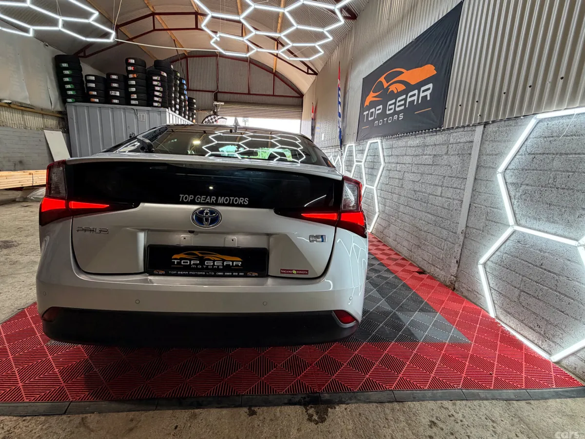 Toyota Prius Saloon, Petrol Hybrid, 2021, Silver
