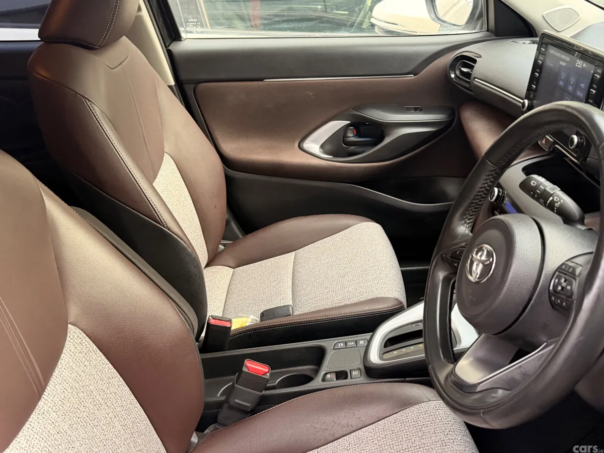 Toyota Yaris Cross SUV, Petrol Hybrid, 2021, Black