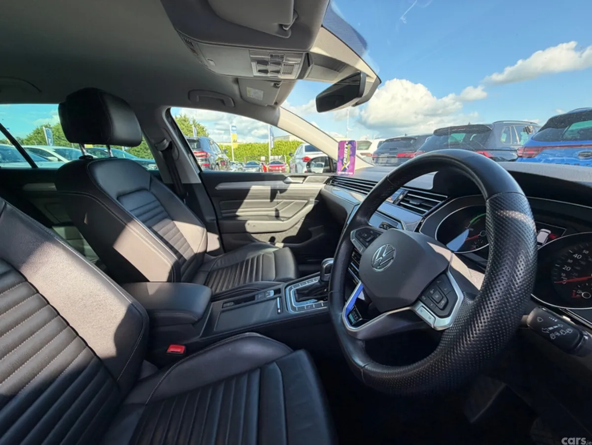Volkswagen Passat Estate, Petrol Hybrid, 2022, Grey