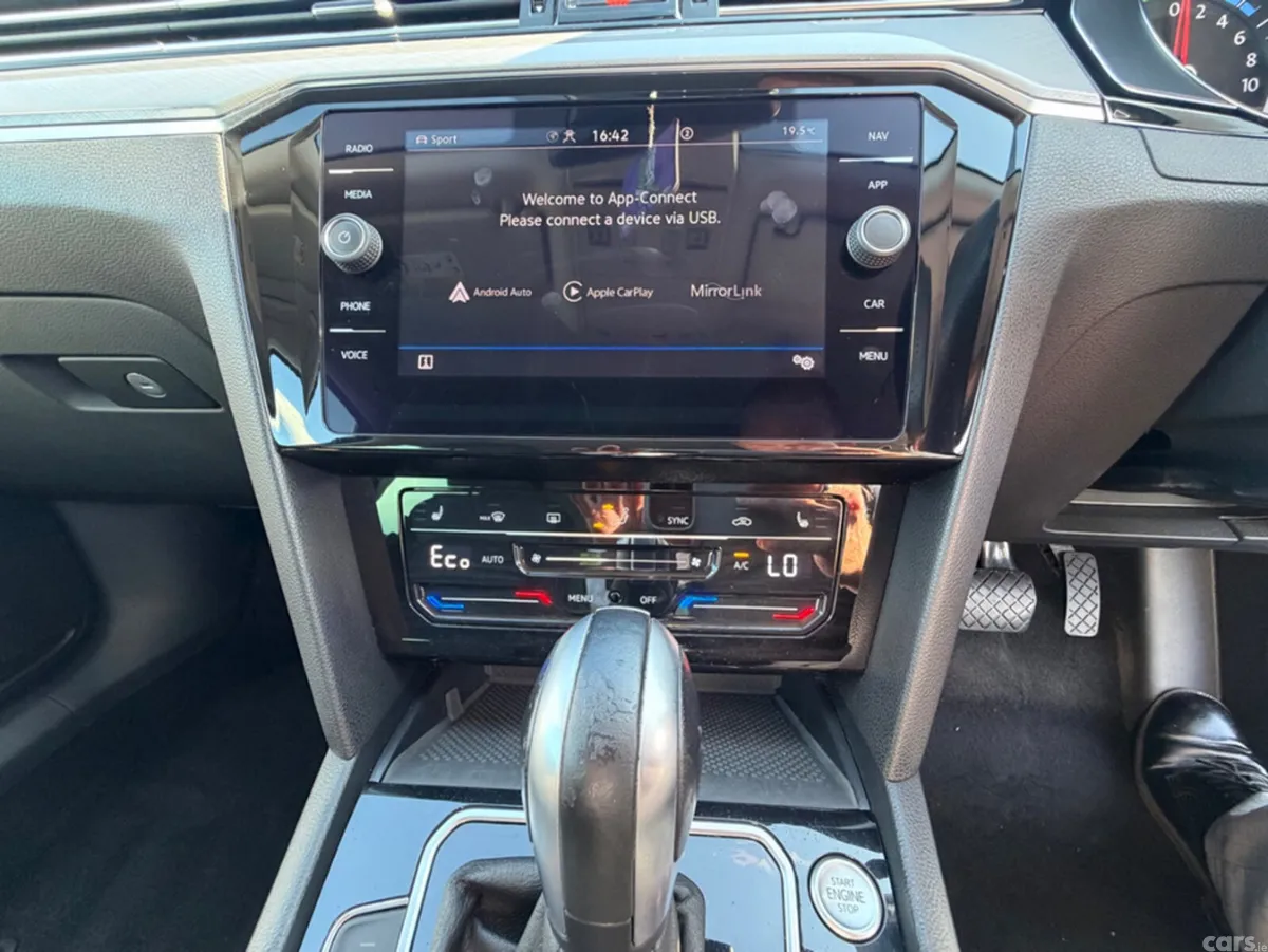 Volkswagen Passat Estate, Petrol Hybrid, 2022, Grey