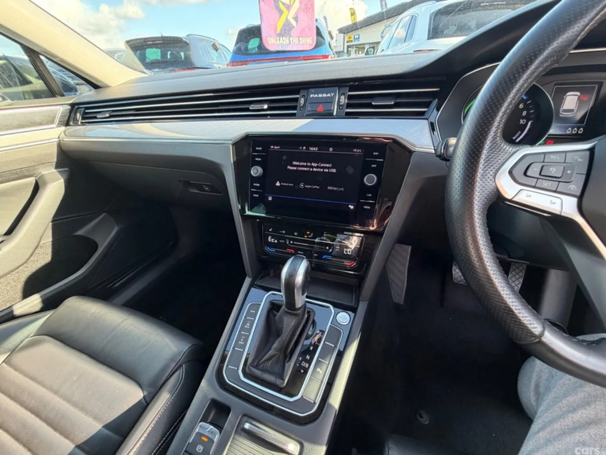 Volkswagen Passat Estate, Petrol Hybrid, 2022, Grey