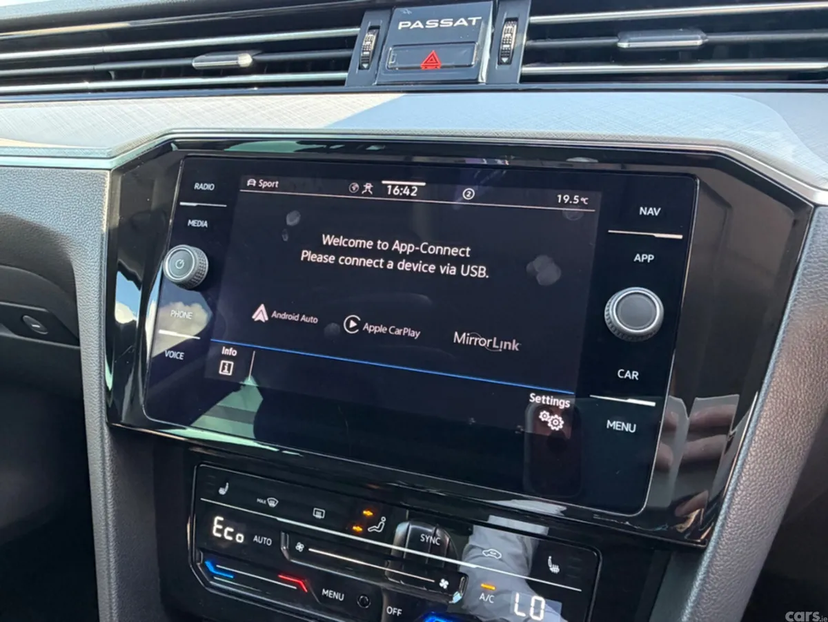 Volkswagen Passat Estate, Petrol Hybrid, 2022, Grey