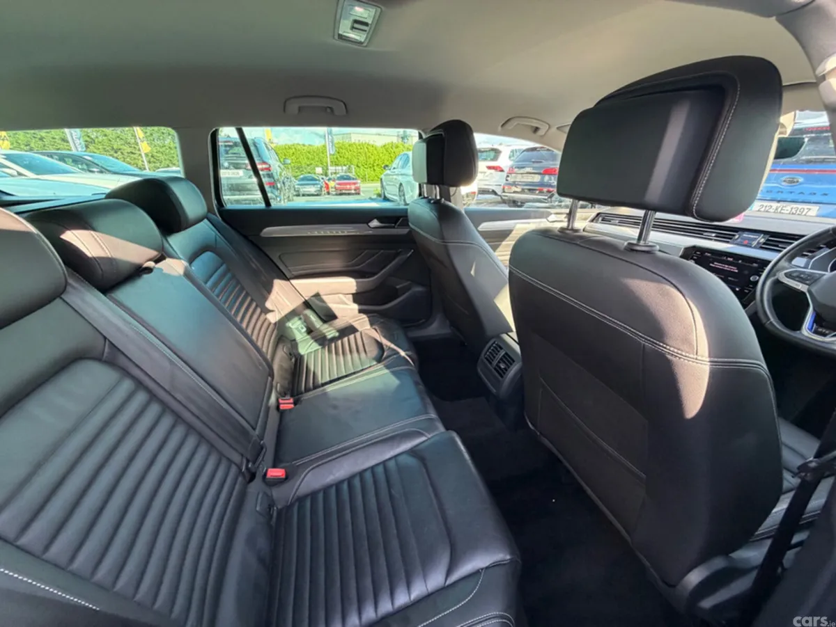 Volkswagen Passat Estate, Petrol Hybrid, 2022, Grey