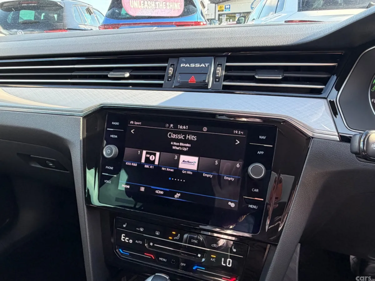 Volkswagen Passat Estate, Petrol Hybrid, 2022, Grey