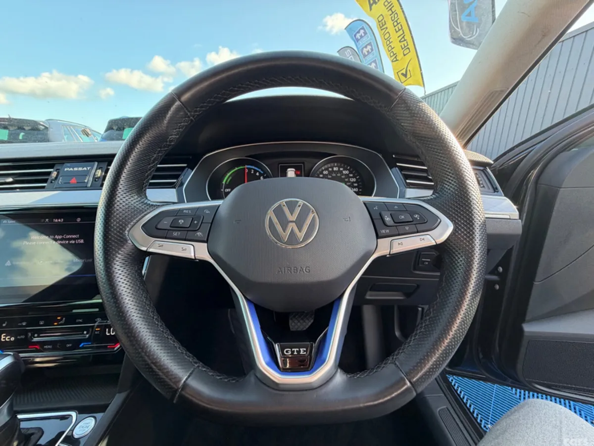 Volkswagen Passat Estate, Petrol Plug-in Hybrid, 2022, Grey