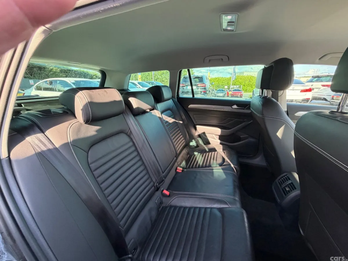 Volkswagen Passat Estate, Petrol Plug-in Hybrid, 2022, Grey