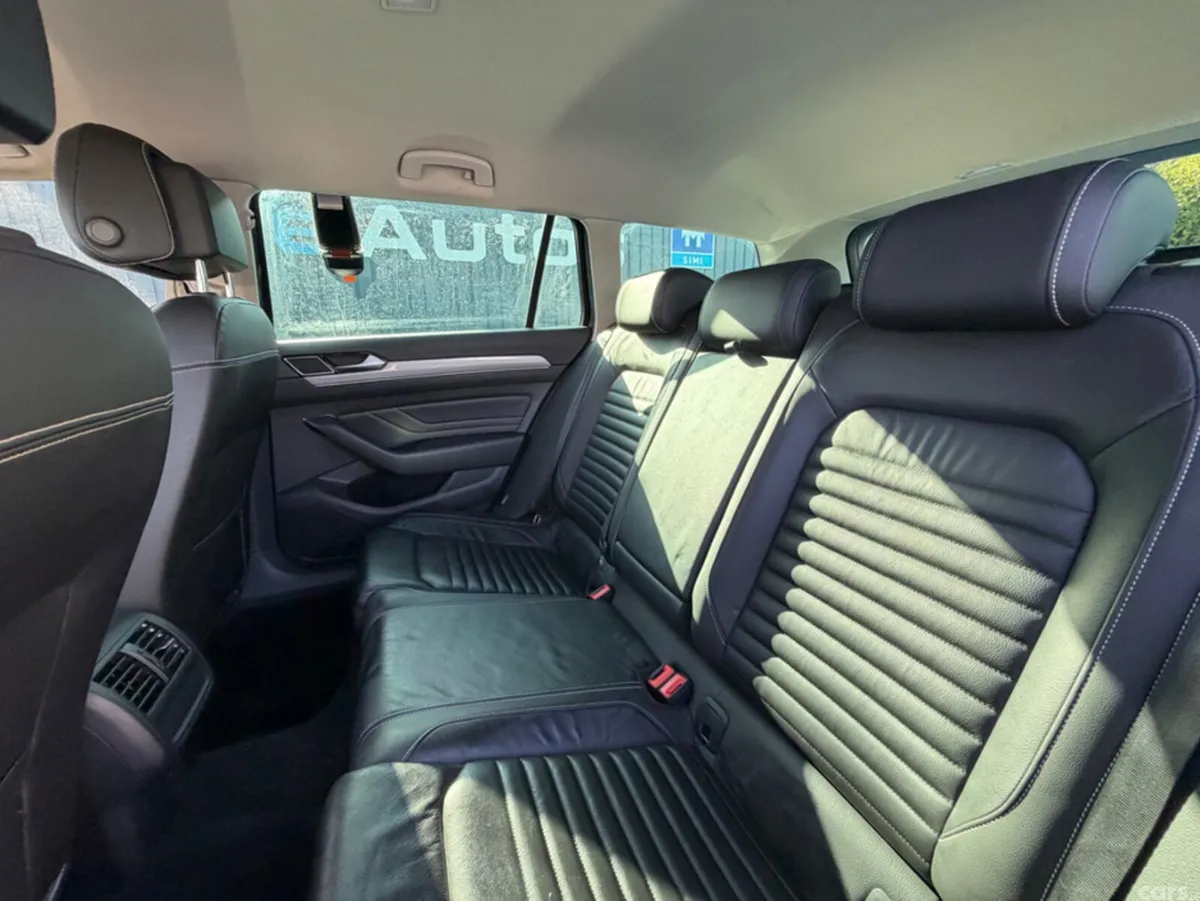 Volkswagen Passat Estate, Petrol Plug-in Hybrid, 2022, Grey