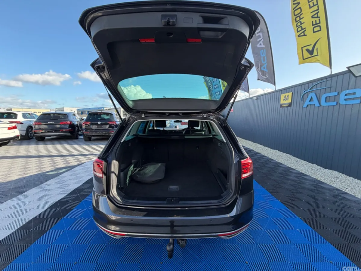 Volkswagen Passat Estate, Petrol Plug-in Hybrid, 2022, Grey