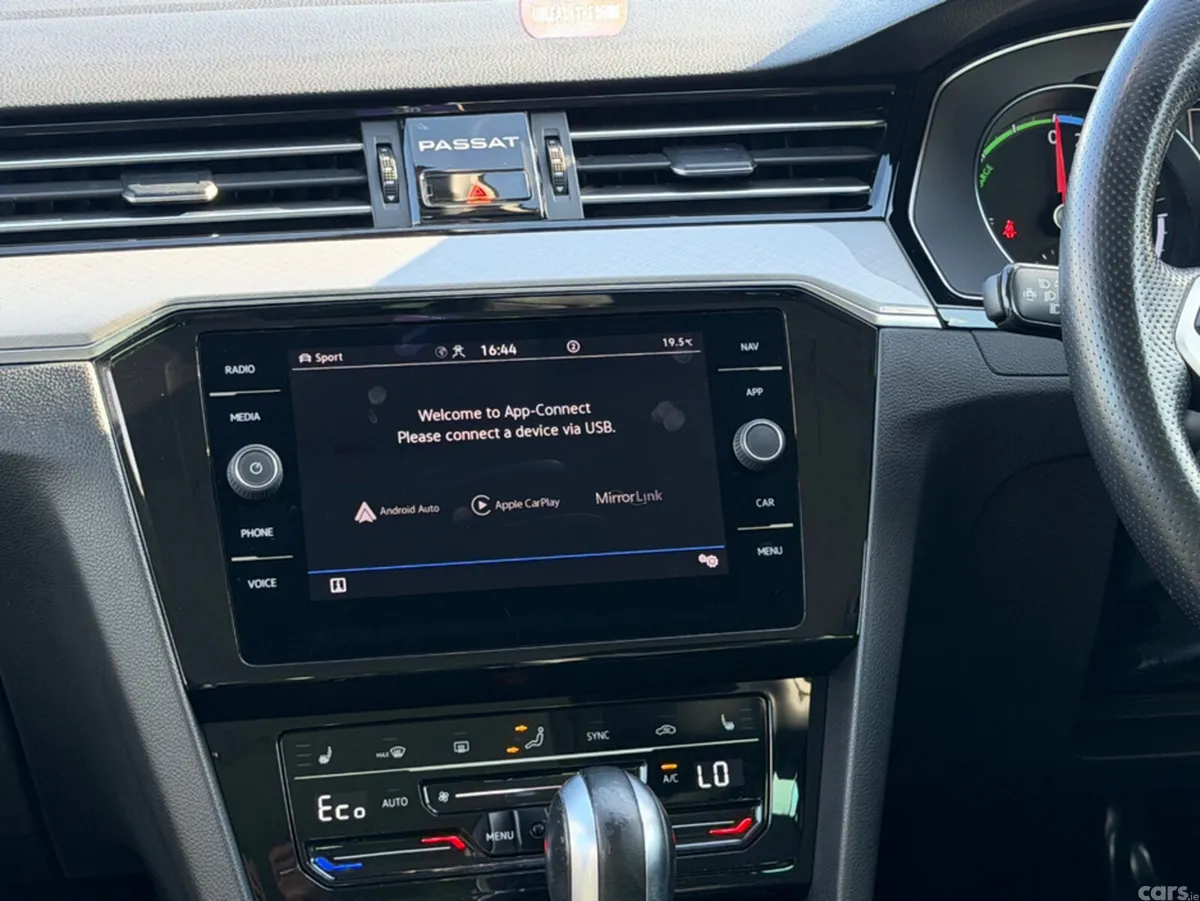 Volkswagen Passat Estate, Petrol Plug-in Hybrid, 2022, Grey