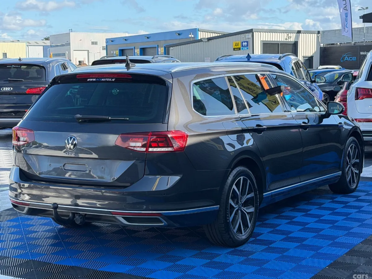 Volkswagen Passat Estate, Petrol Plug-in Hybrid, 2022, Grey