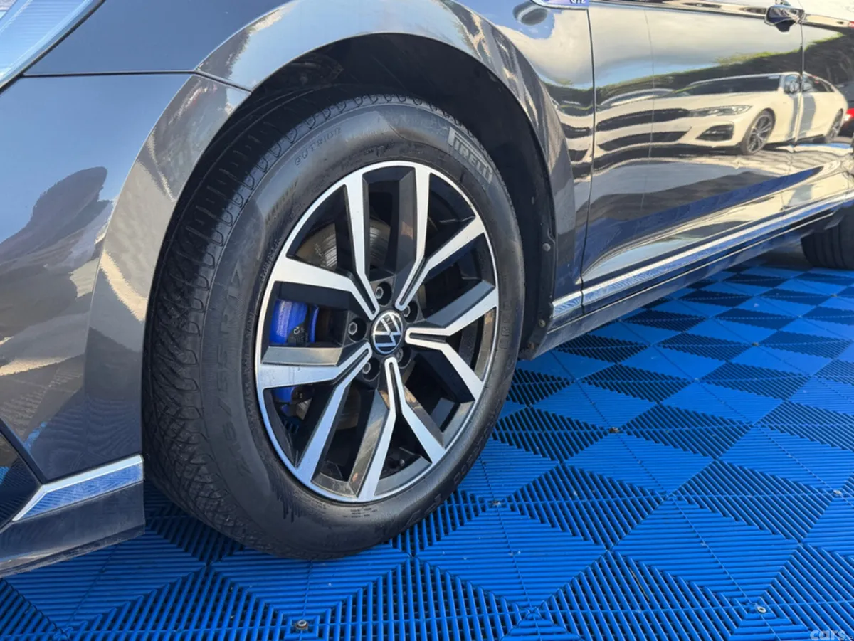 Volkswagen Passat Estate, Petrol Plug-in Hybrid, 2022, Grey