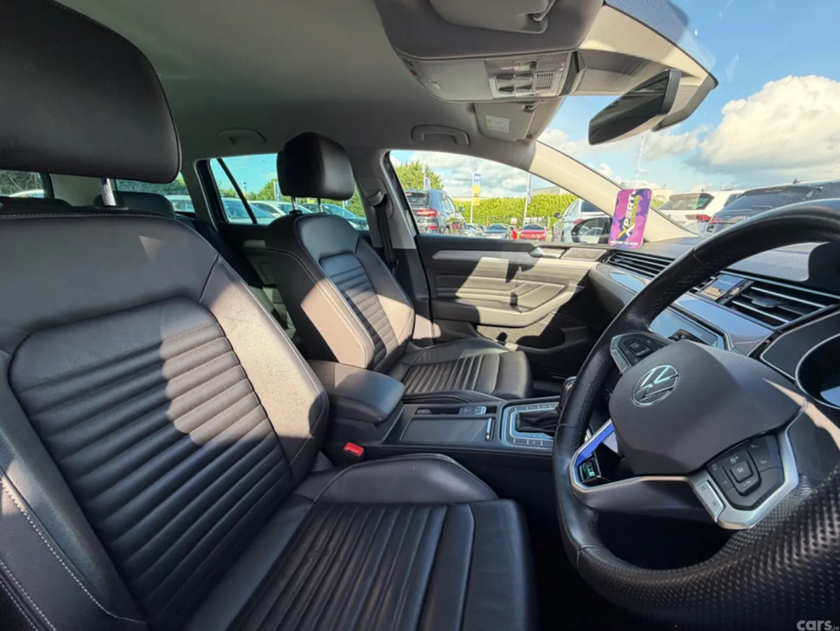 Volkswagen Passat Estate, Petrol Plug-in Hybrid, 2022, Grey