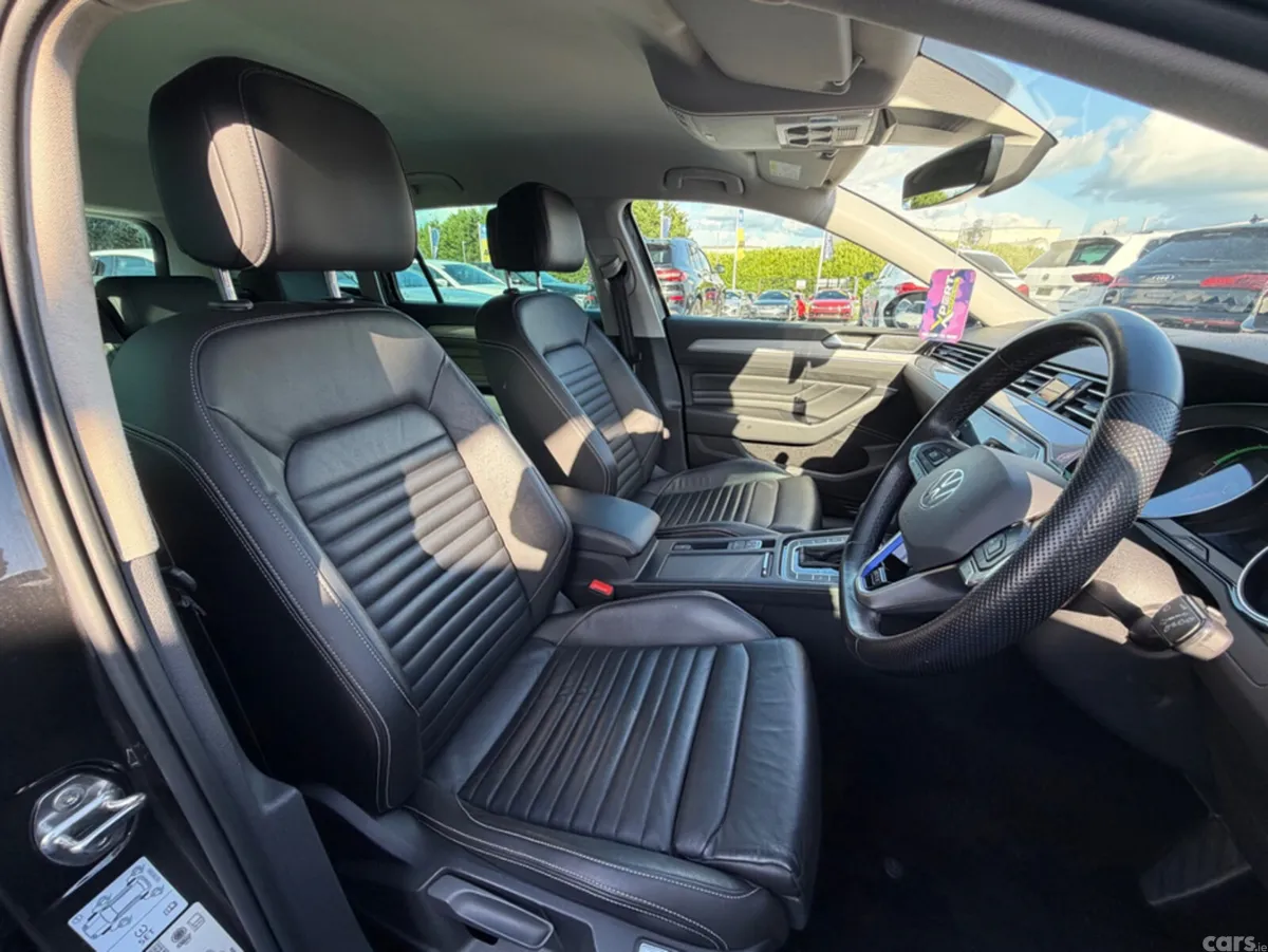Volkswagen Passat Estate, Petrol Plug-in Hybrid, 2022, Grey