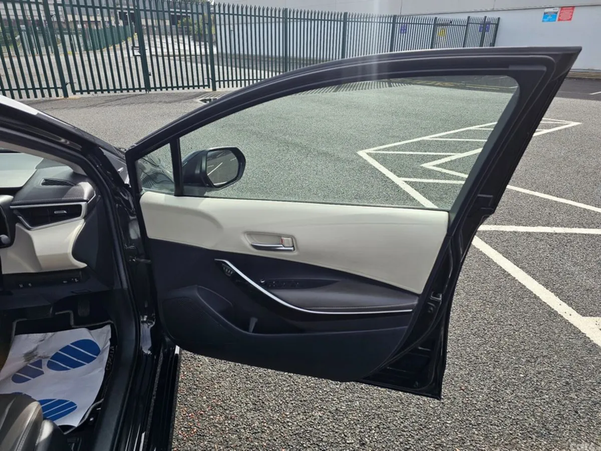 Toyota Corolla Saloon, Petrol Hybrid, 2022, Black