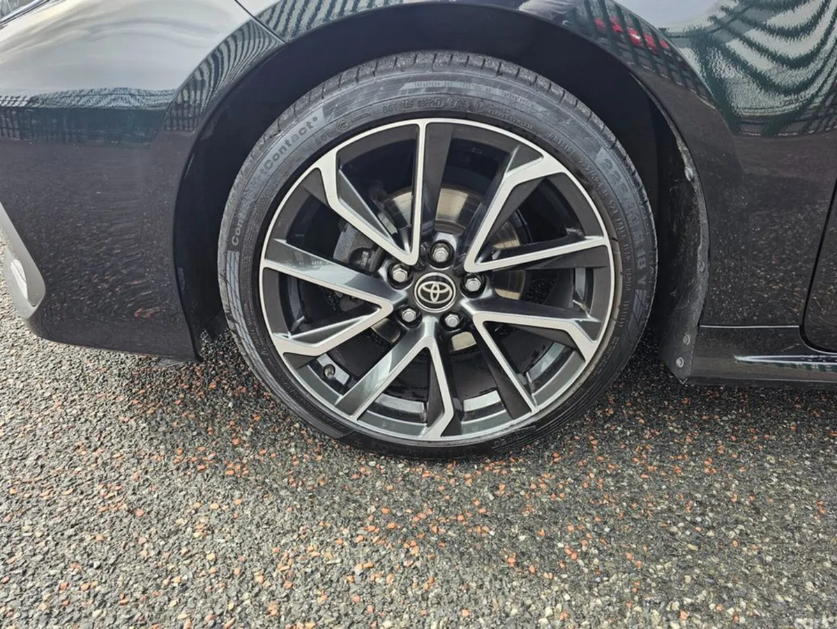 Toyota Corolla Saloon, Petrol Hybrid, 2022, Black