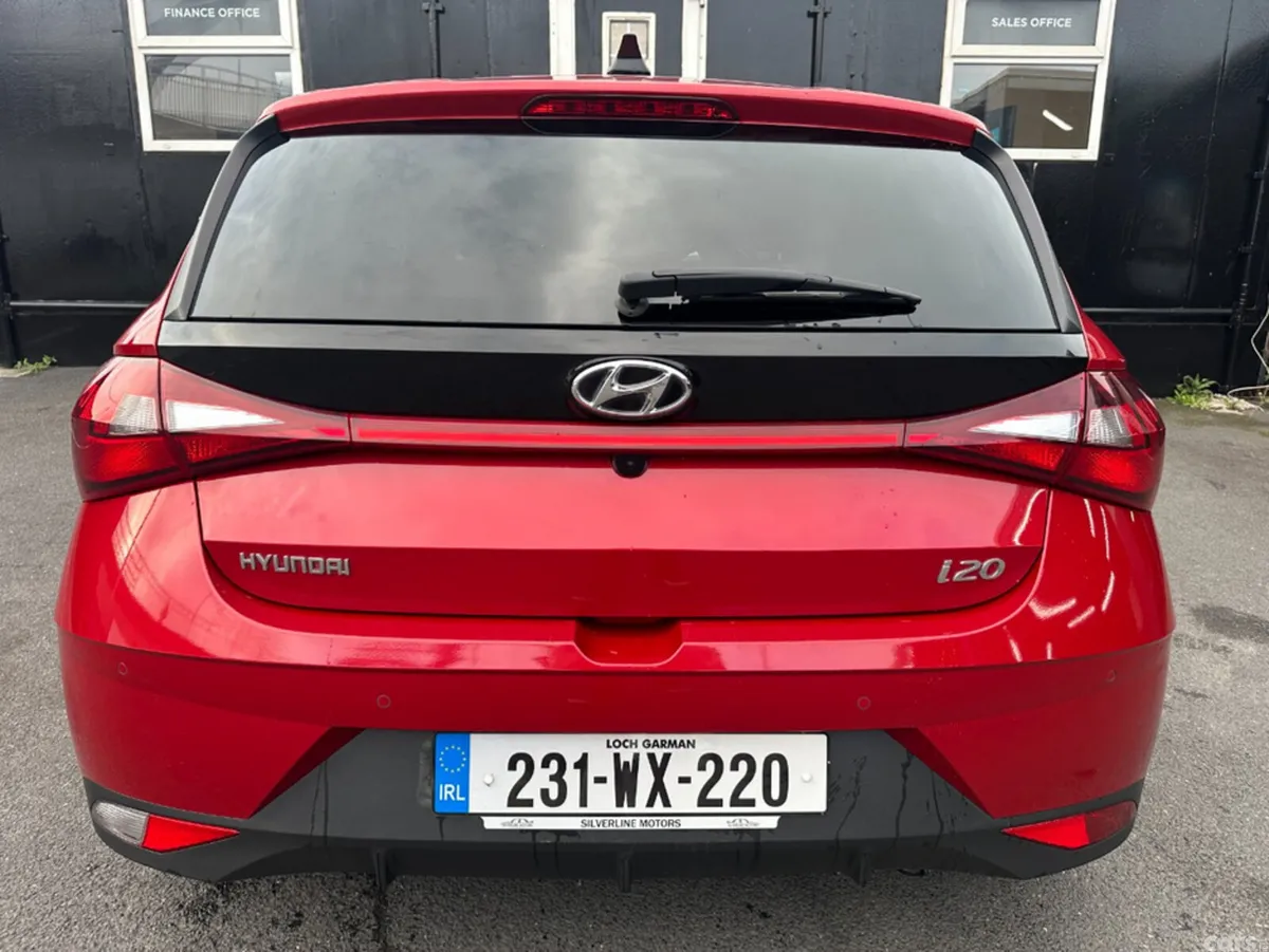 Hyundai i20 Hatchback, Petrol, 2023, Red