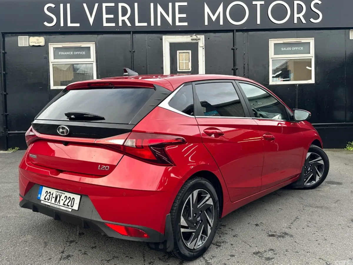 Hyundai i20 Hatchback, Petrol, 2023, Red