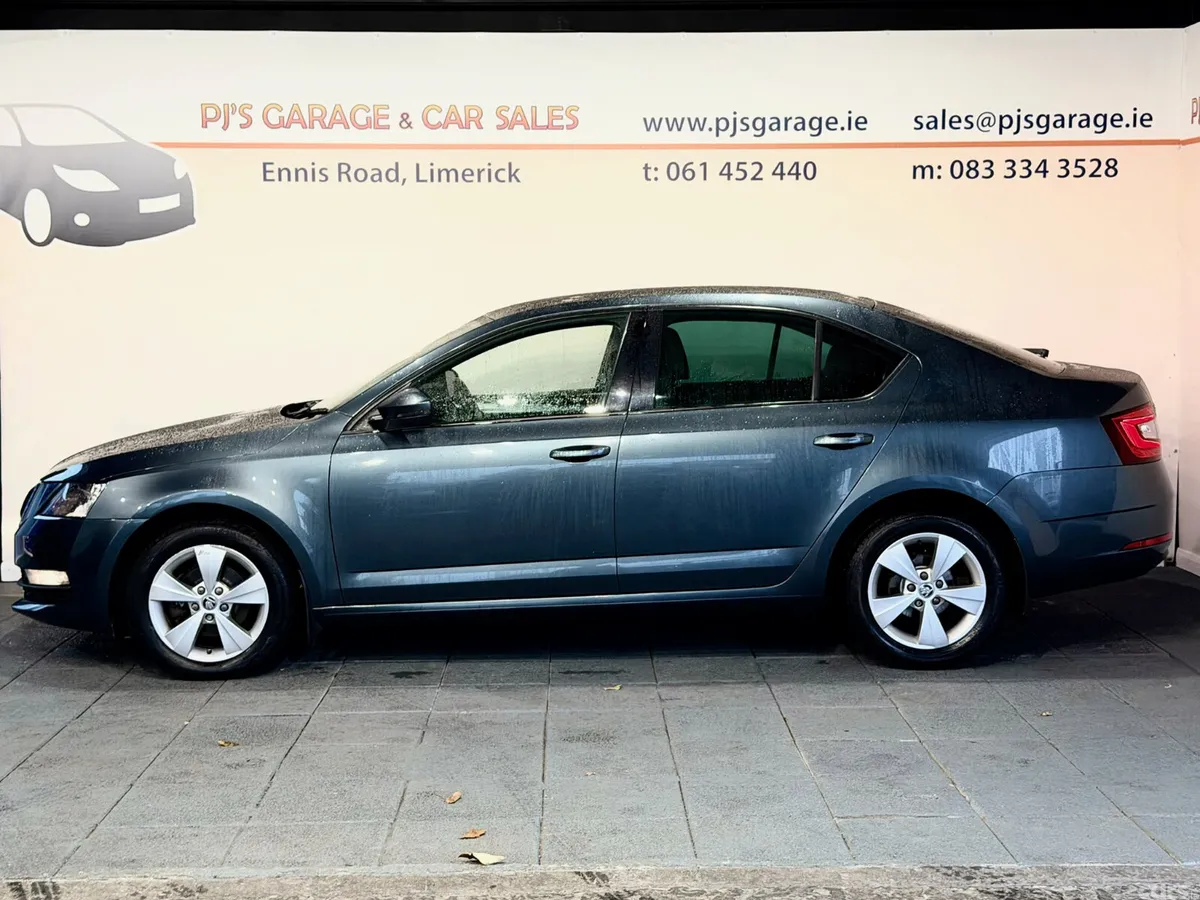 Skoda Octavia Hatchback, Diesel, 2019, Grey
