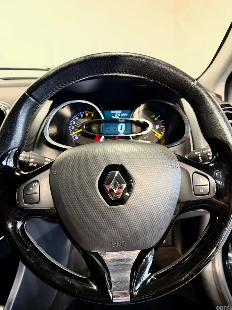 Renault Clio Hatchback, Petrol, 2015, Black