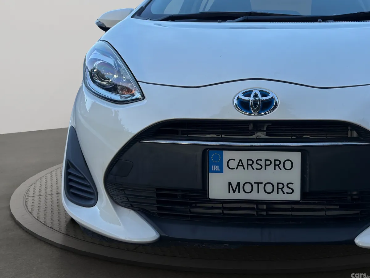 Toyota Aqua Hatchback, Petrol Hybrid, 2019, White
