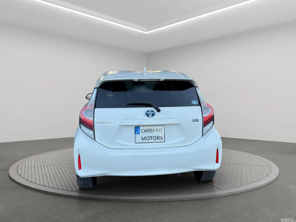 Toyota Aqua Hatchback, Petrol Hybrid, 2019, White