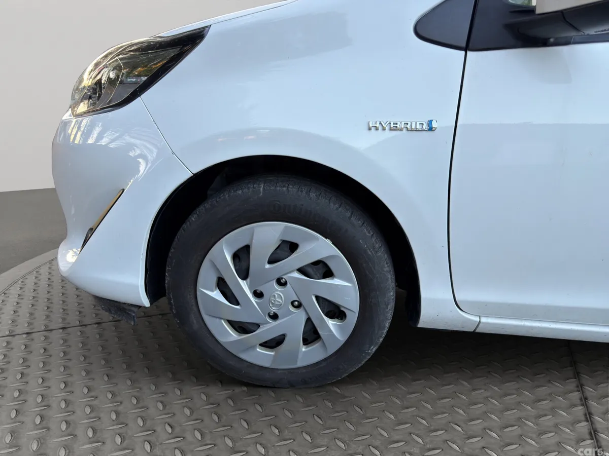 Toyota Aqua Hatchback, Petrol Hybrid, 2019, White