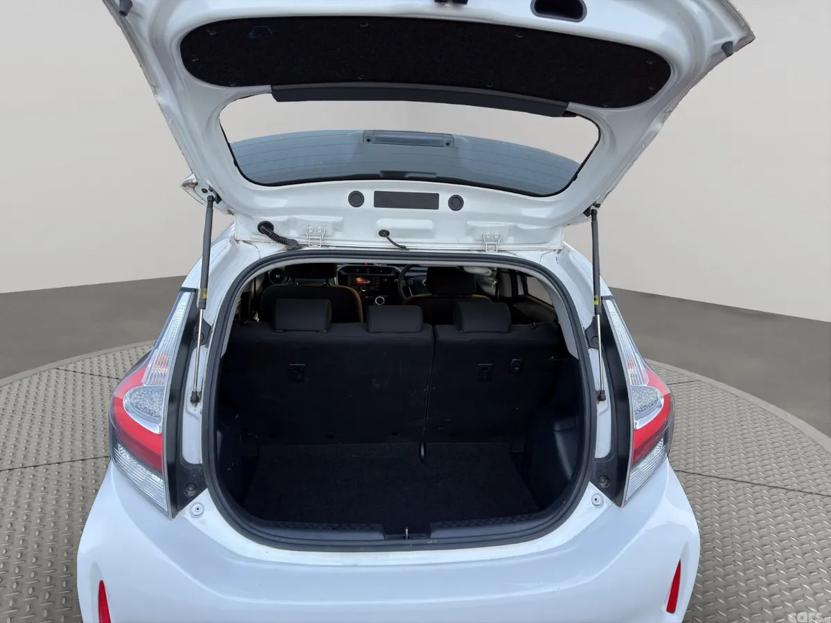 Toyota Aqua Hatchback, Petrol Hybrid, 2019, White