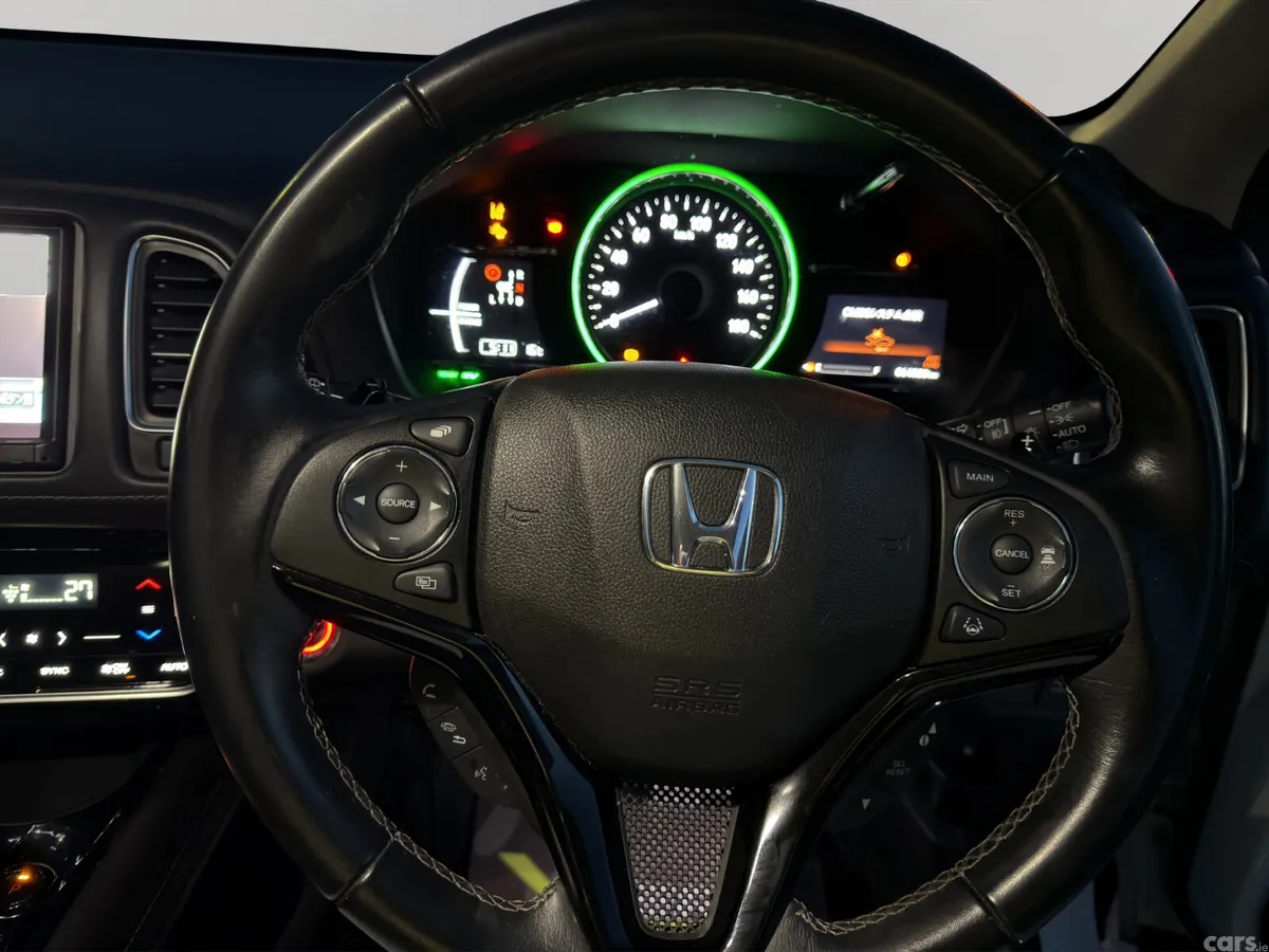 Honda Vezel Hatchback, Petrol Hybrid, 2019, White