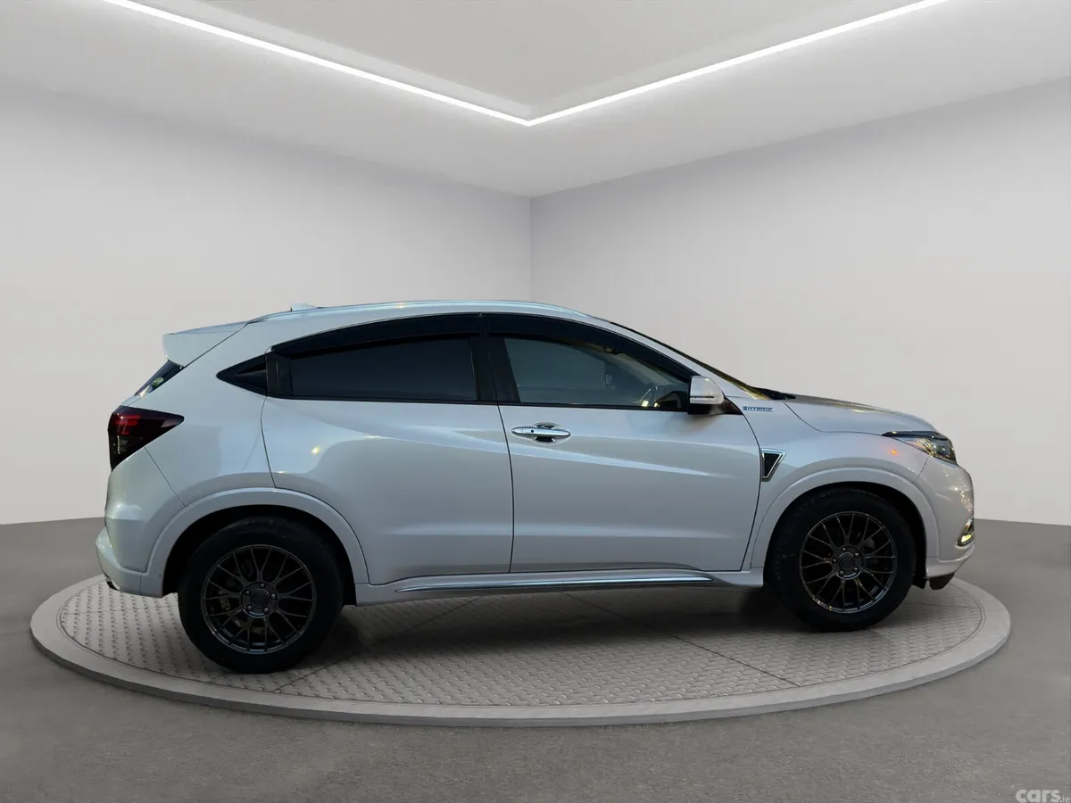 Honda Vezel Hatchback, Petrol Hybrid, 2019, White