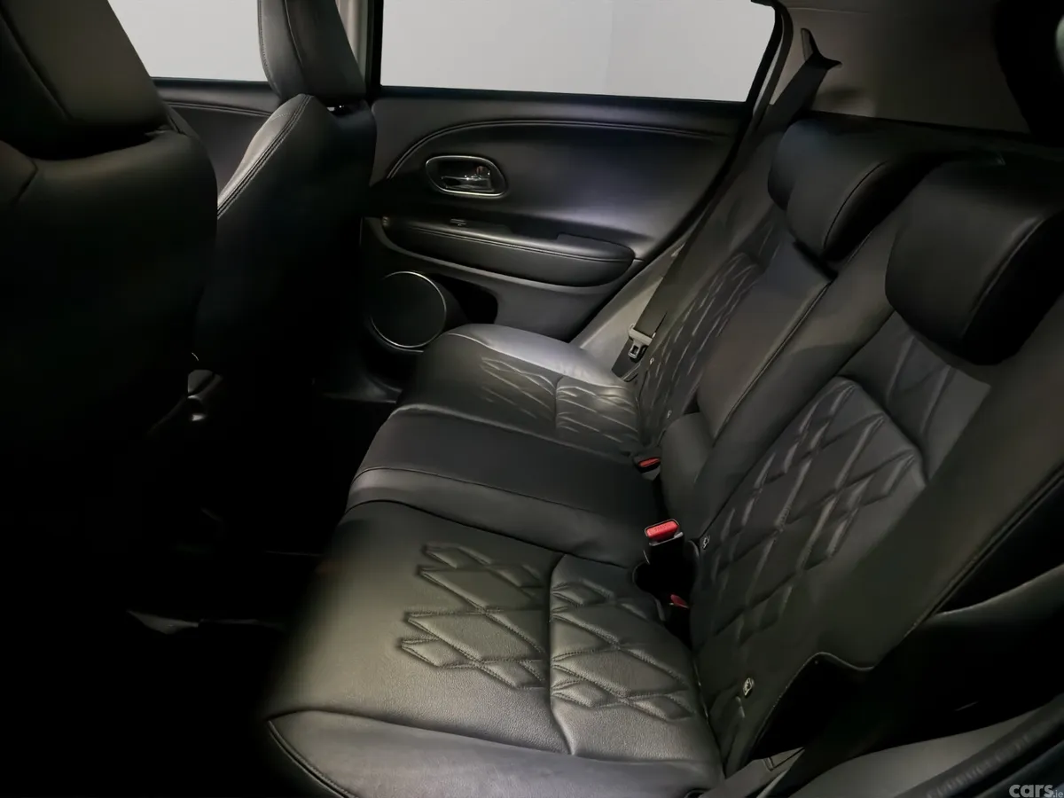 Honda Vezel Hatchback, Petrol Hybrid, 2019, White