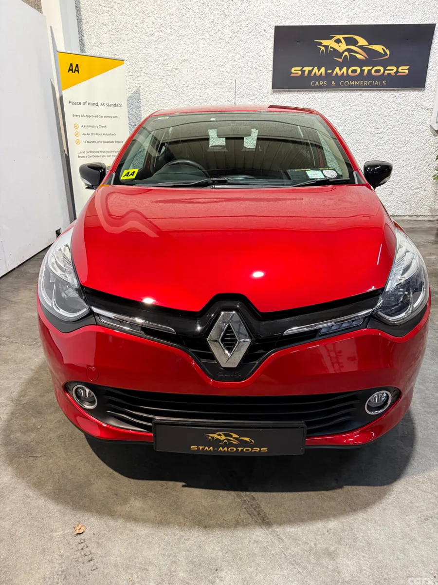 Renault Clio Hatchback, Petrol, 2015, Red