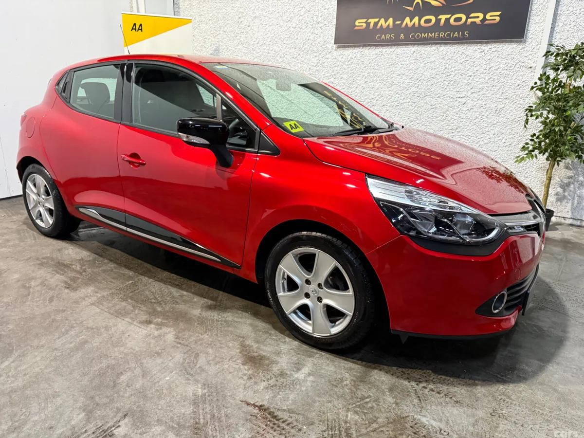 Renault Clio Hatchback, Petrol, 2015, Red