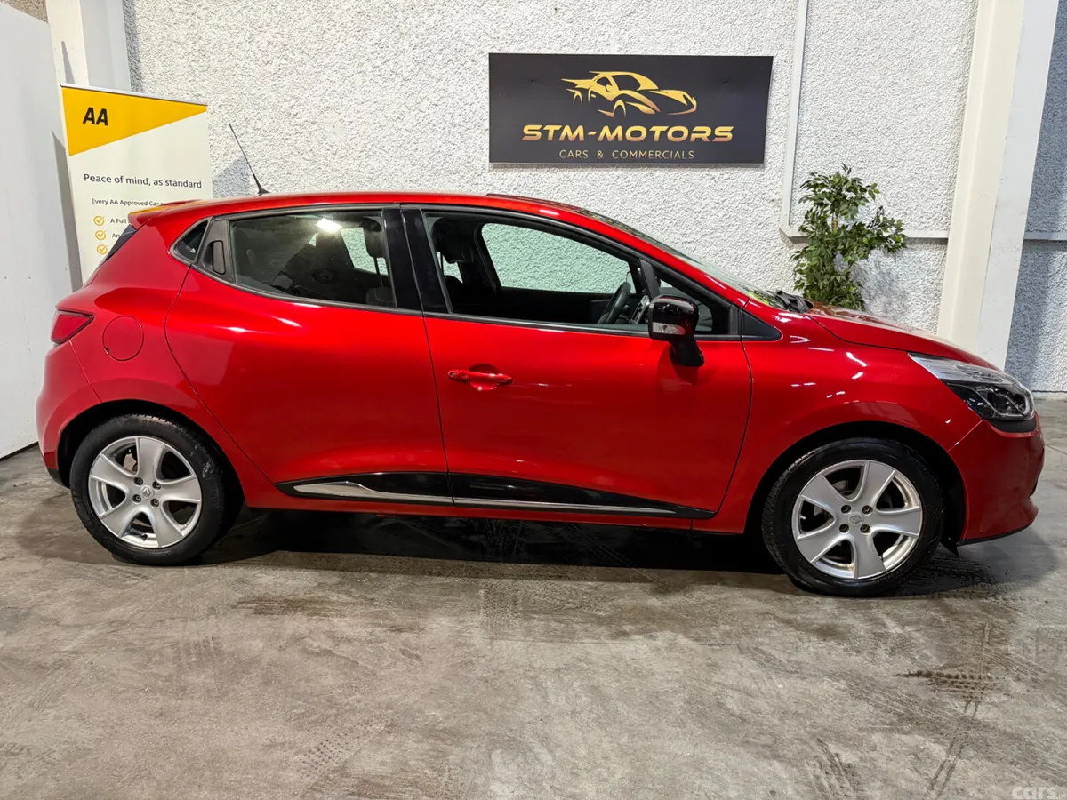 Renault Clio Hatchback, Petrol, 2015, Red