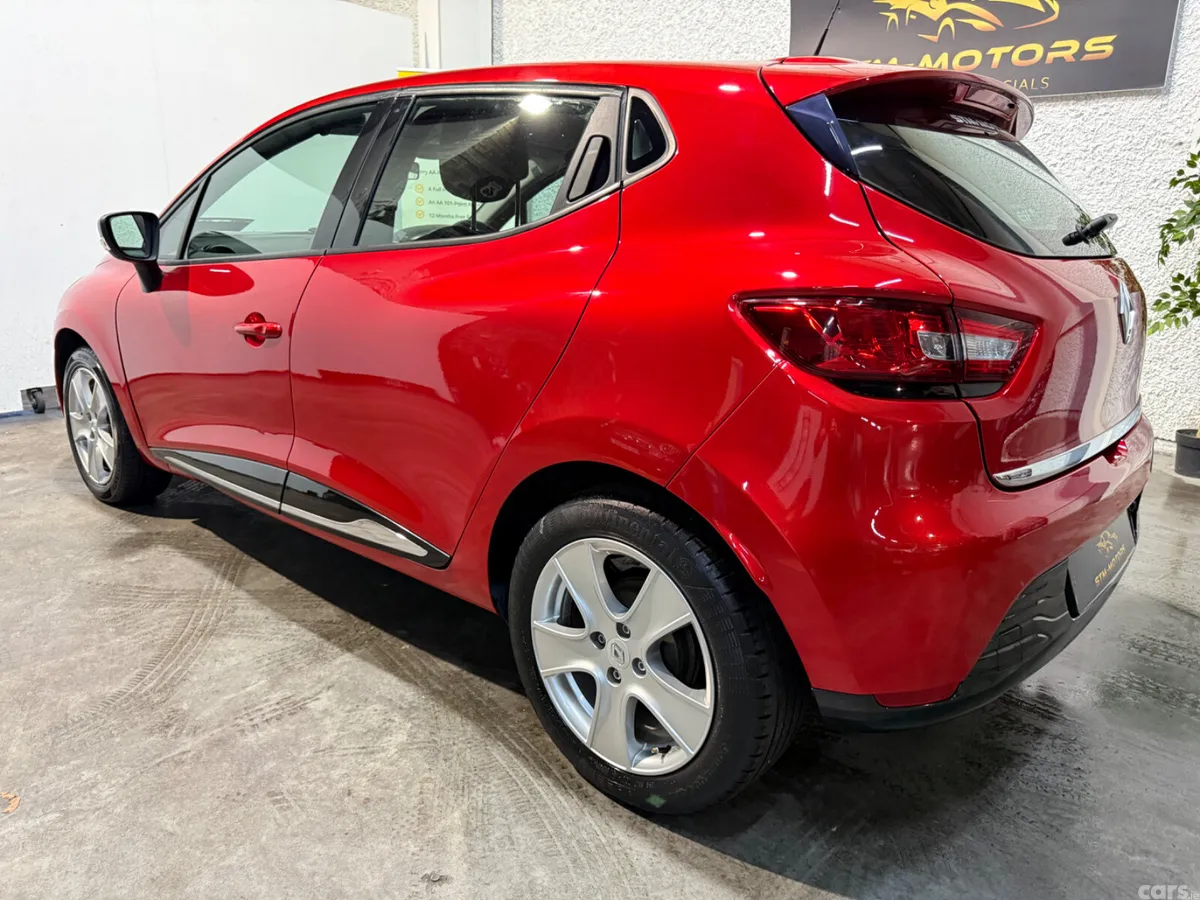 Renault Clio Hatchback, Petrol, 2015, Red