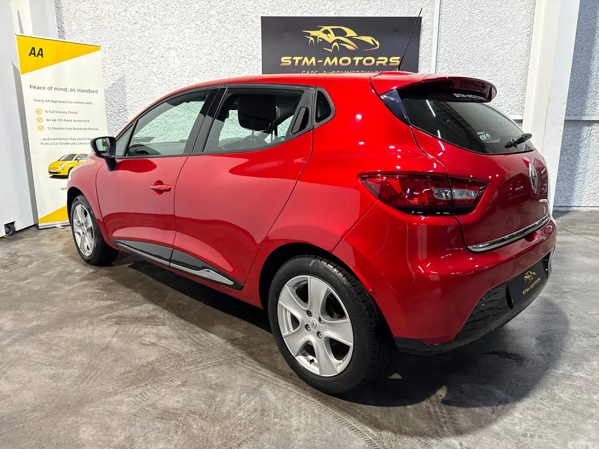 Renault Clio Hatchback, Petrol, 2015, Red