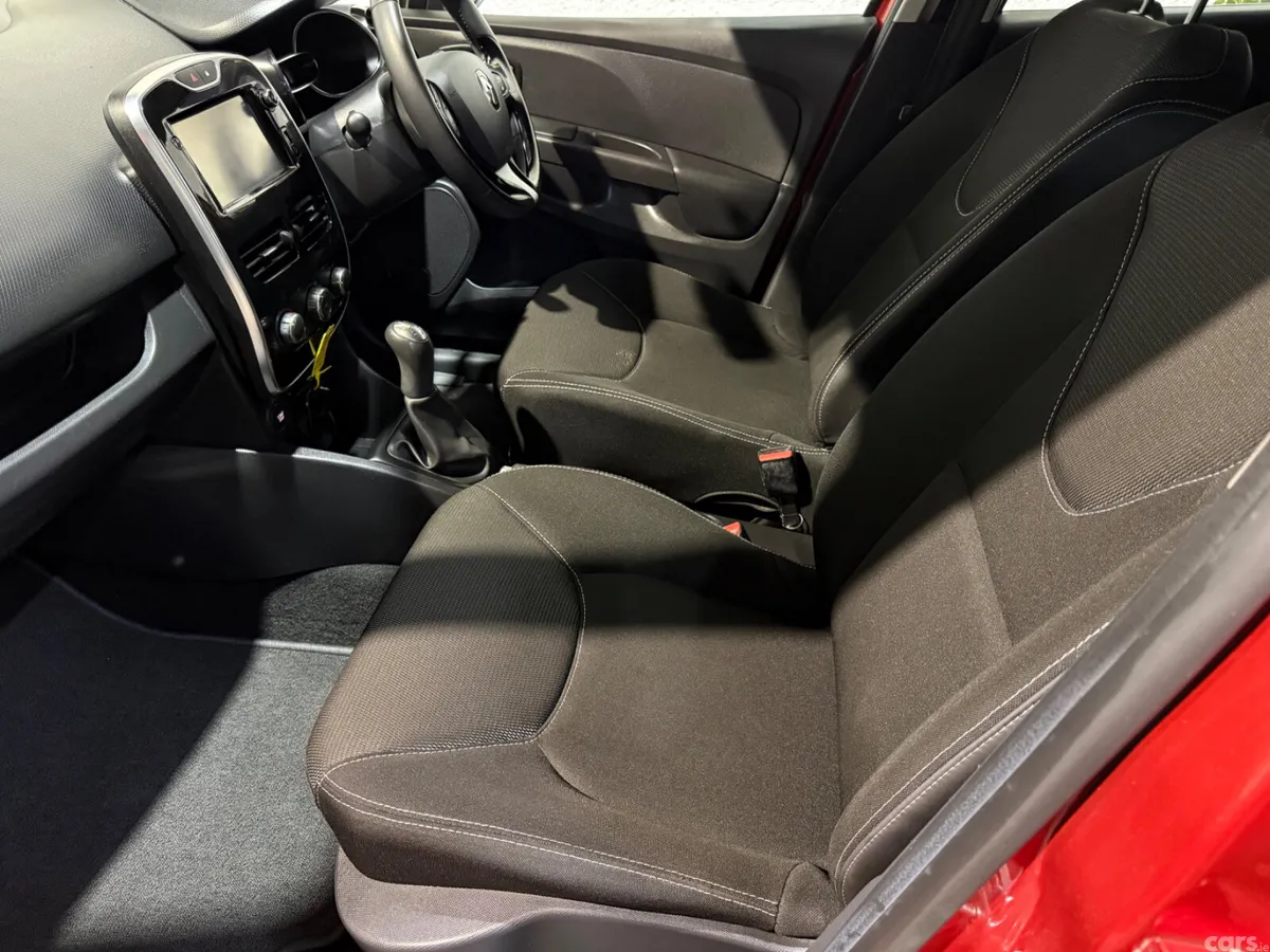 Renault Clio Hatchback, Petrol, 2015, Red