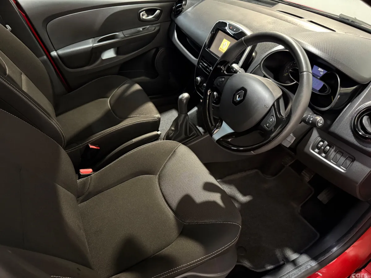 Renault Clio Hatchback, Petrol, 2015, Red