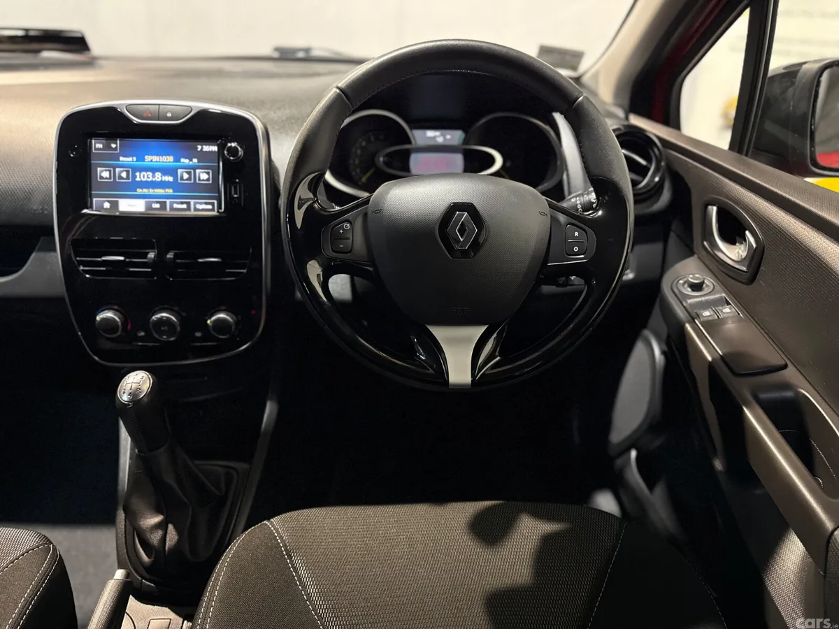 Renault Clio Hatchback, Petrol, 2015, Red