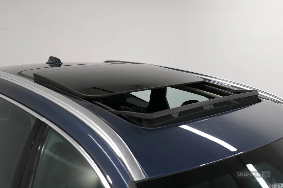 Volvo XC60 SUV, Petrol Hybrid, 2022, Blue