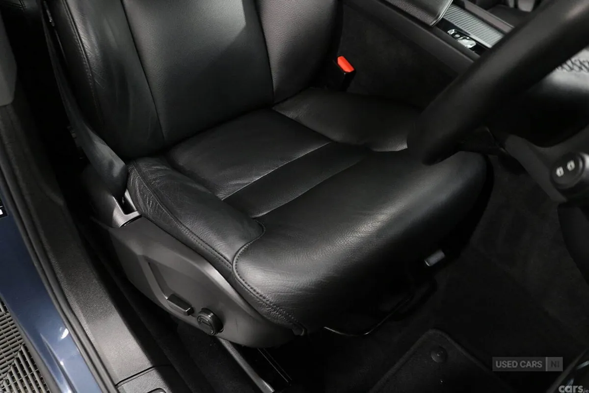 Volvo XC60 SUV, Petrol Hybrid, 2022, Blue