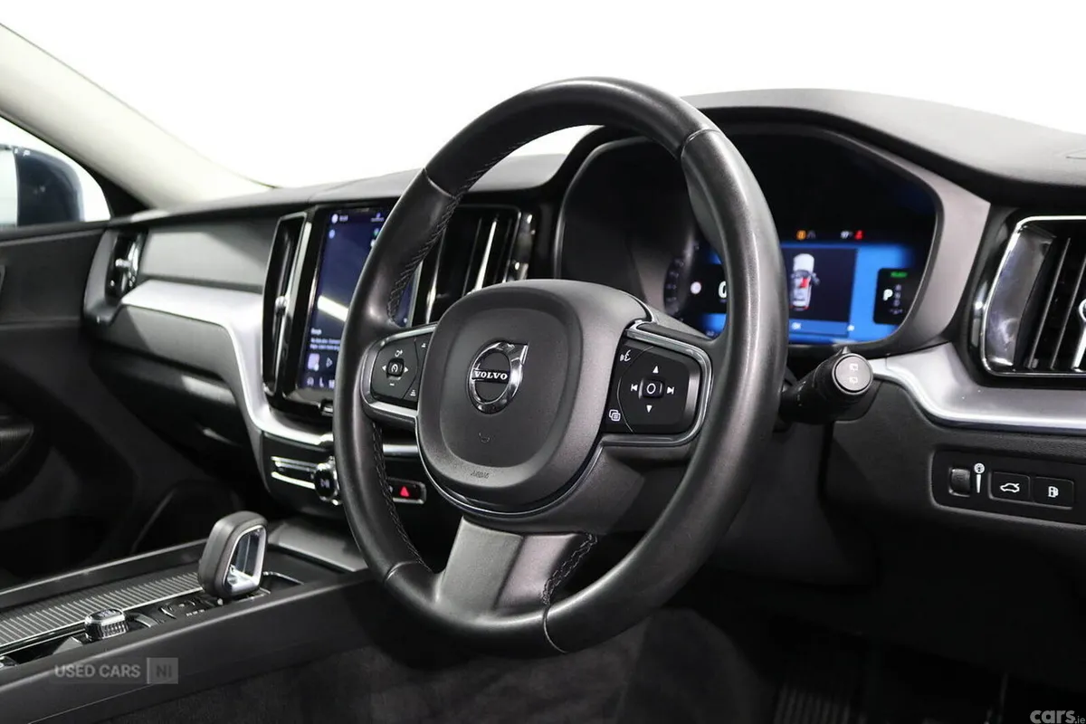 Volvo XC60 SUV, Petrol Hybrid, 2022, Blue