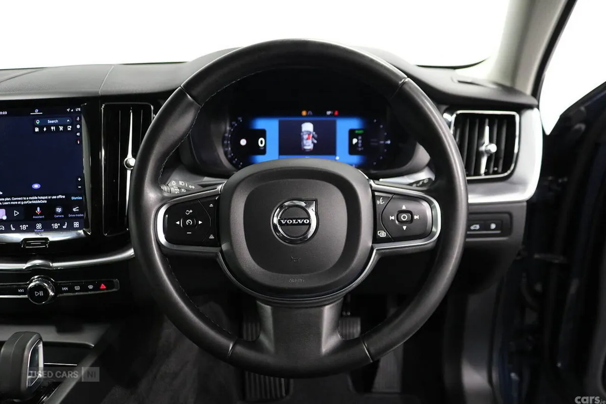 Volvo XC60 SUV, Petrol Hybrid, 2022, Blue