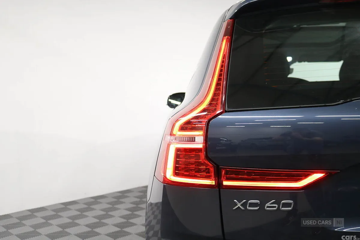 Volvo XC60 SUV, Petrol Hybrid, 2022, Blue