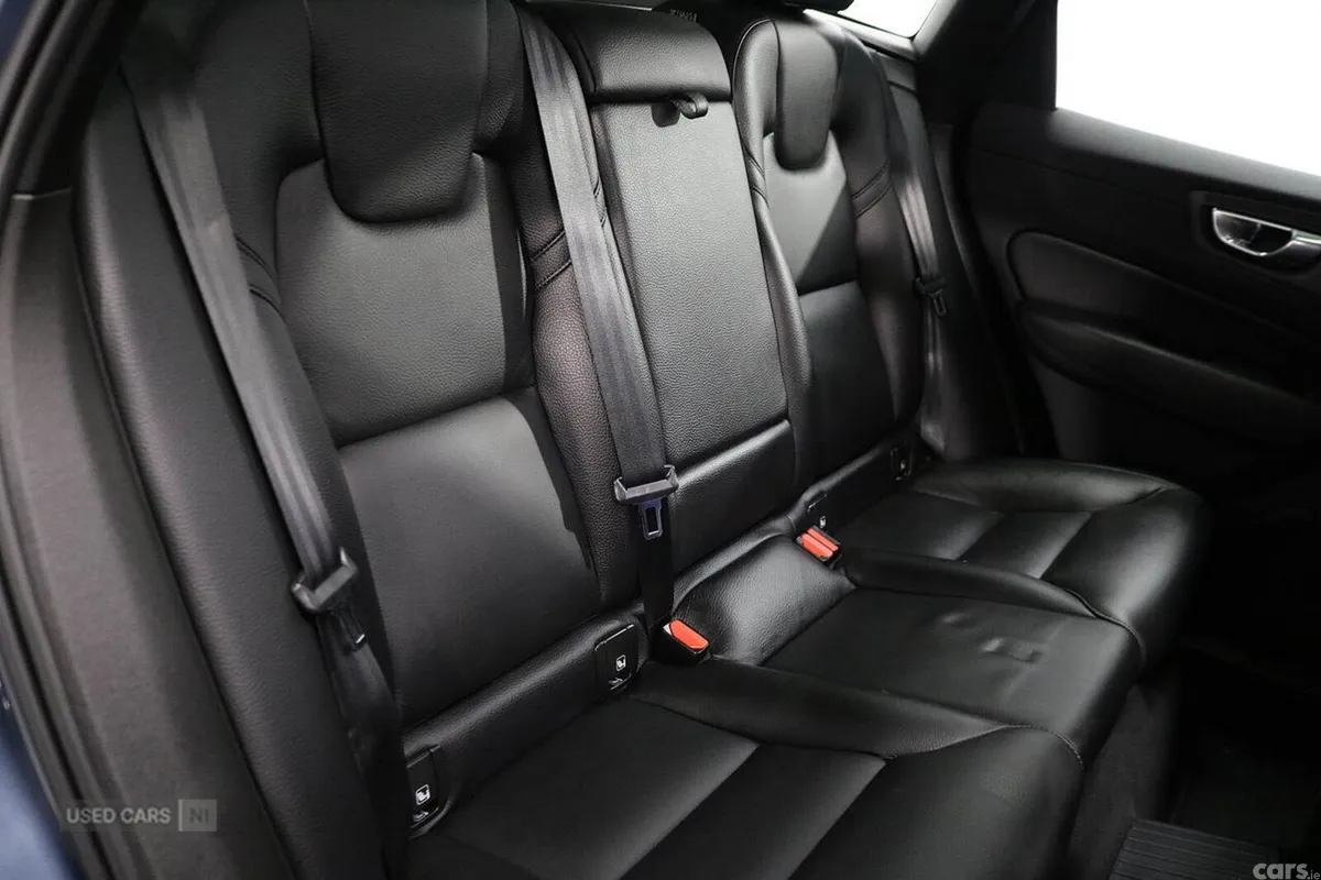 Volvo XC60 SUV, Petrol Hybrid, 2022, Blue