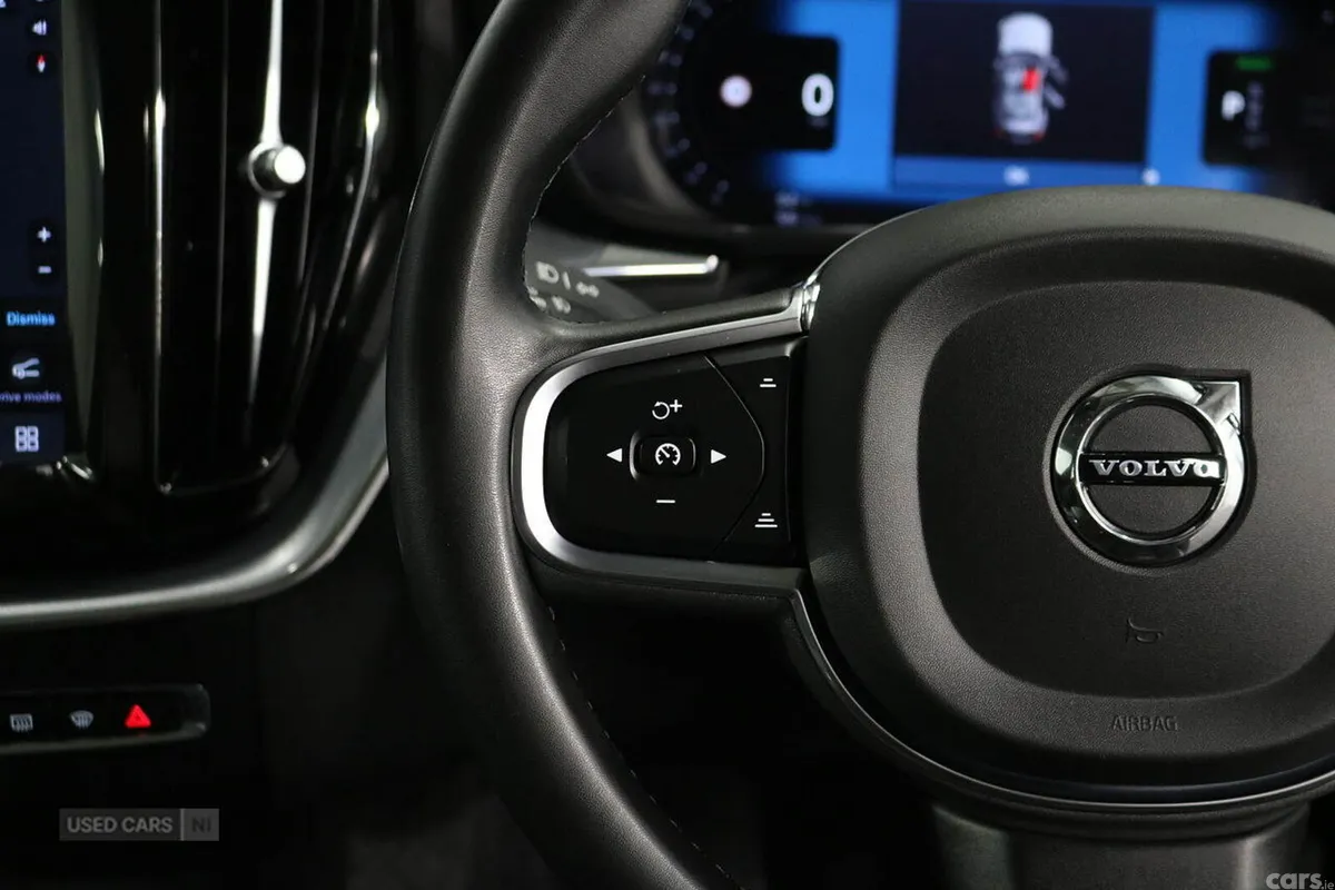 Volvo XC60 SUV, Petrol Hybrid, 2022, Blue