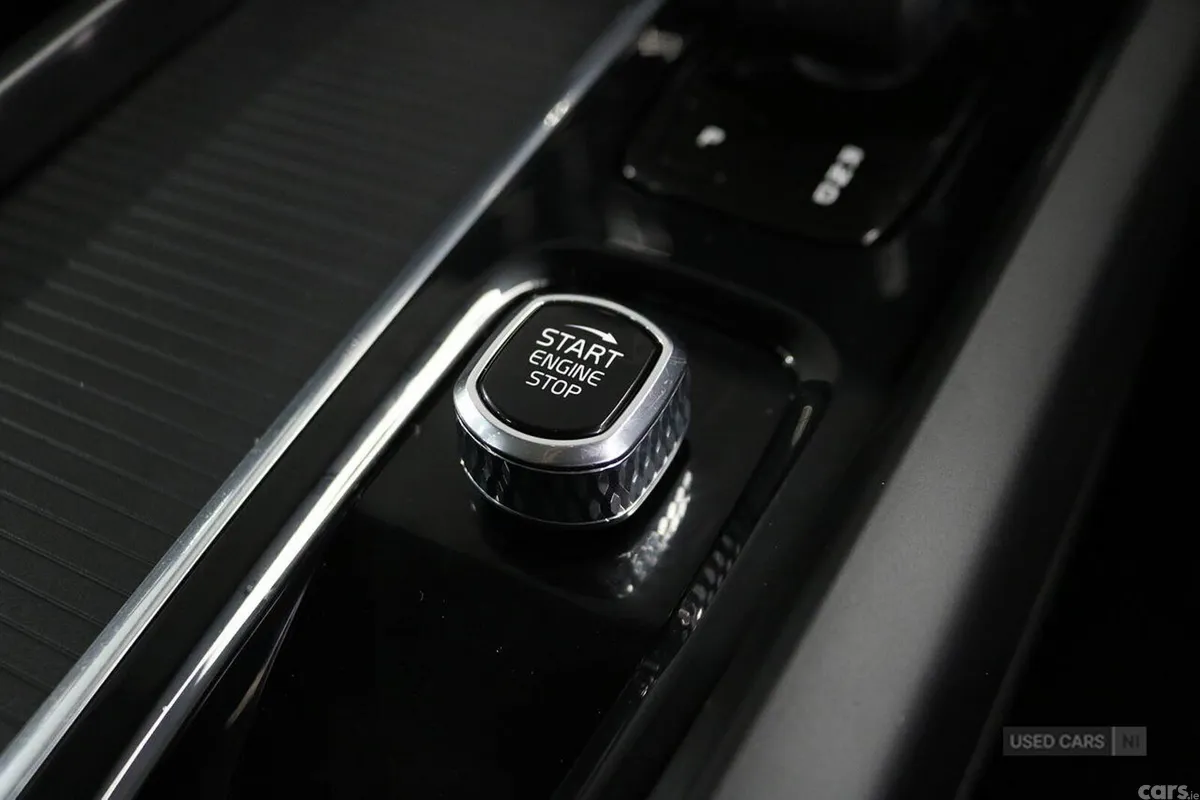 Volvo XC60 SUV, Petrol Hybrid, 2022, Blue