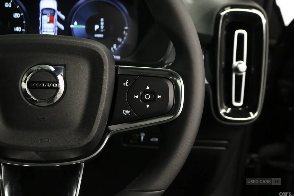 Volvo XC40 SUV, Petrol Hybrid, 2023, Black