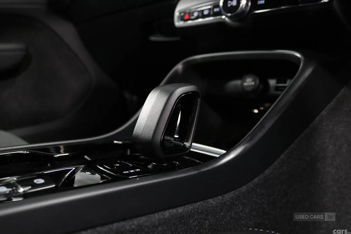 Volvo XC40 SUV, Petrol Hybrid, 2023, Black