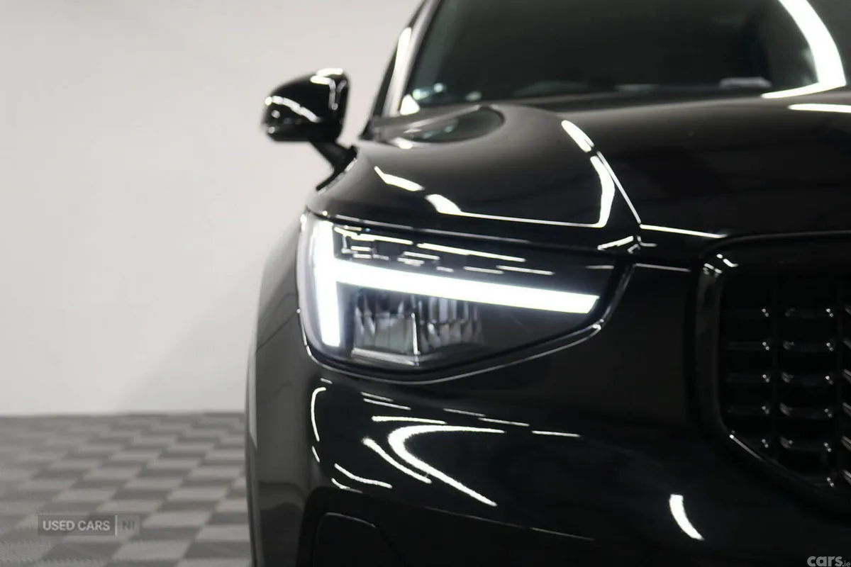 Volvo XC40 SUV, Petrol Hybrid, 2023, Black