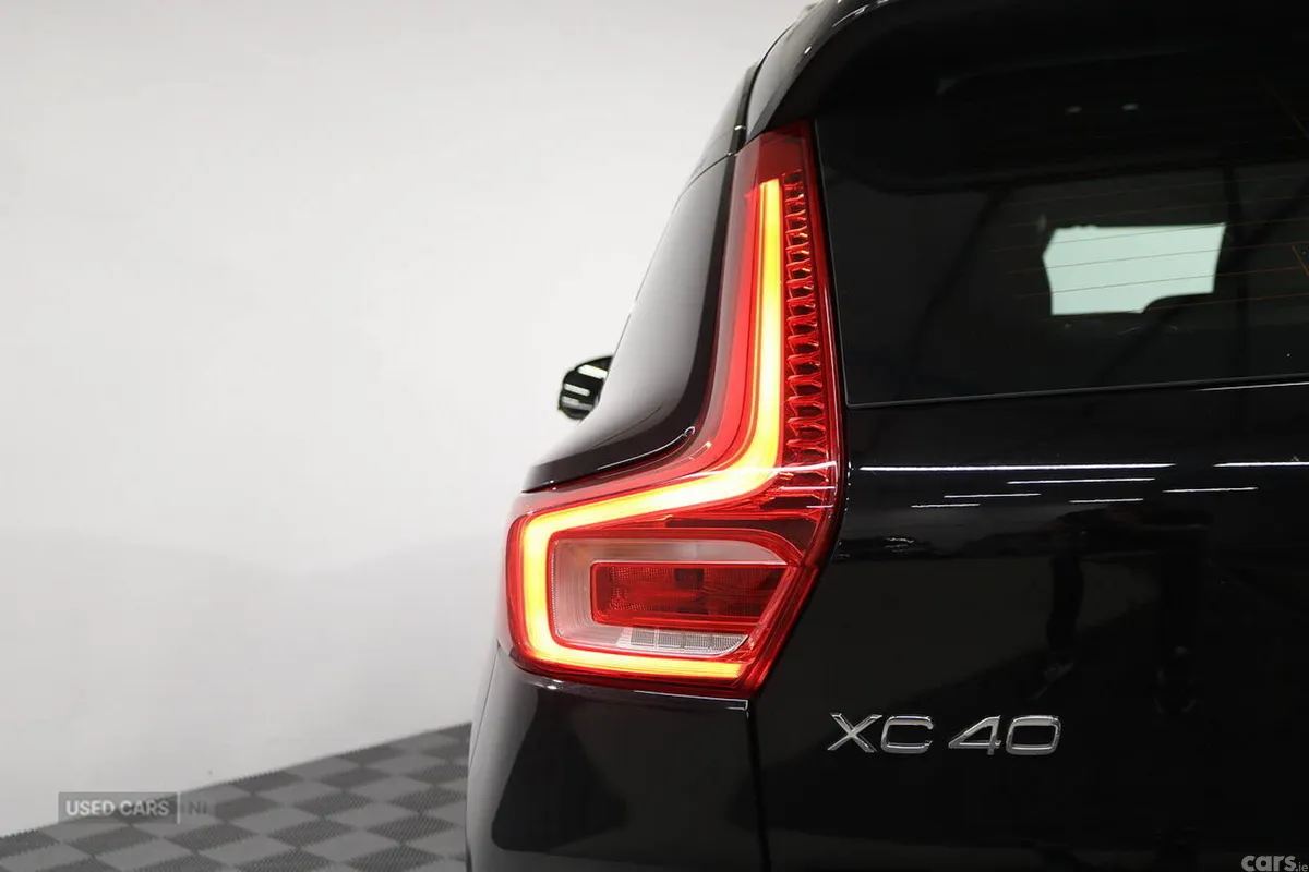 Volvo XC40 SUV, Petrol Hybrid, 2023, Black